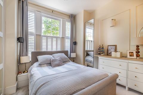 2 bedroom flat for sale, Cavendish Road, London, SW12