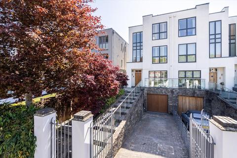 5 bedroom semi-detached house for sale, Queensmere Road, London SW19