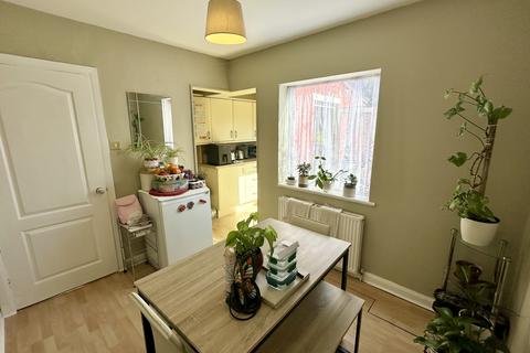 2 bedroom semi-detached house to rent, Charles Avenue, LEEDS