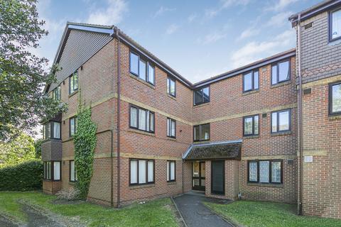 Dutch Barn Close, Stanwell, Staines-upon-Thames, Surrey, TW19