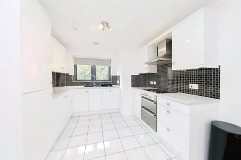 1 bedroom apartment to rent - View 2
