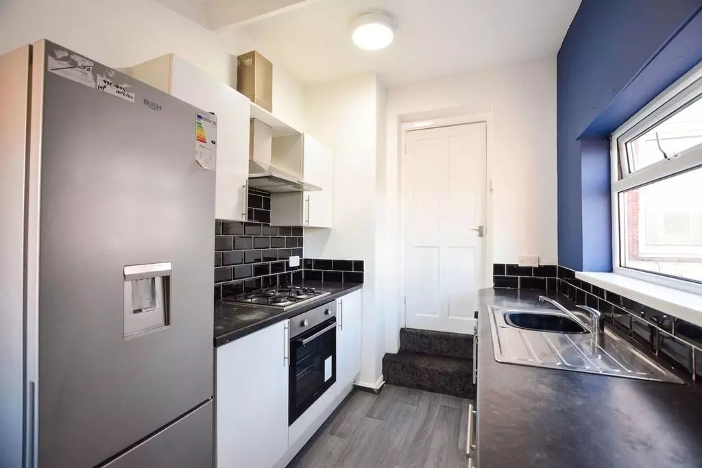 Overhill Terrace, Gateshead, NE8 3 bed flat to rent - £850 pcm