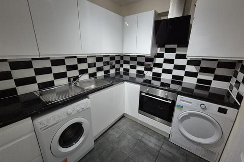 2 bedroom flat to rent, Rectory Road, Rushden NN10