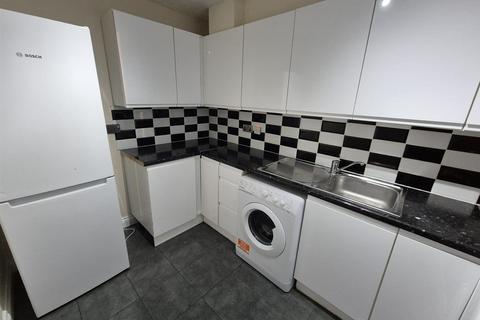 2 bedroom flat to rent, Rectory Road, Rushden NN10
