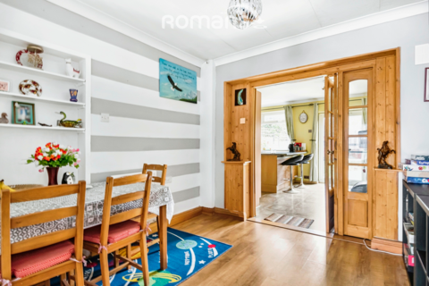 3 bedroom terraced house to rent, Phipps Road, Slough, SL1