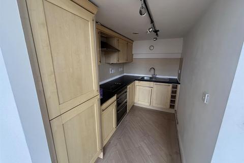 2 bedroom house to rent, Highcroft Road, Birmingham