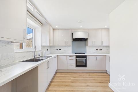 3 bedroom semi-detached house to rent, Langdale Way, Sheffield S25
