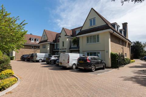 2 bedroom ground floor flat for sale, Blagdens Lane, London N14
