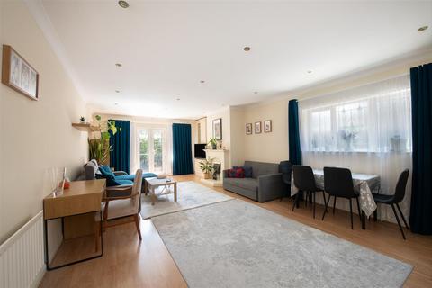 2 bedroom ground floor flat for sale, Blagdens Lane, London N14