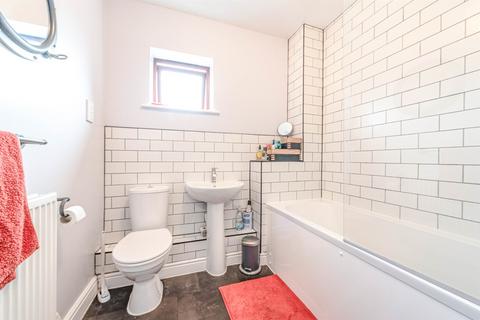 2 bedroom flat for sale, Easter Square, Basingstoke