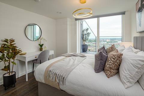 2 bedroom penthouse to rent, at Vantage Tower, Flat 205, Centenary Plaza SO19