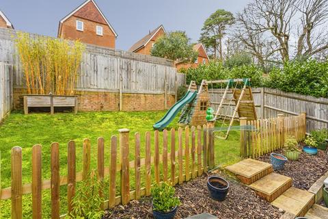 4 bedroom semi-detached house for sale, Renfields, Haywards Heath