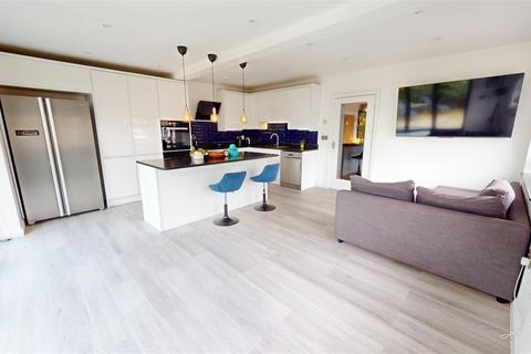 4 bedroom semi-detached house for sale, Daleson Close, Northowram, Halifax