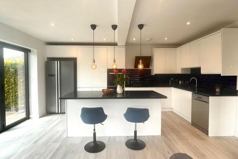 4 bedroom semi-detached house for sale, Daleson Close, Northowram, Halifax