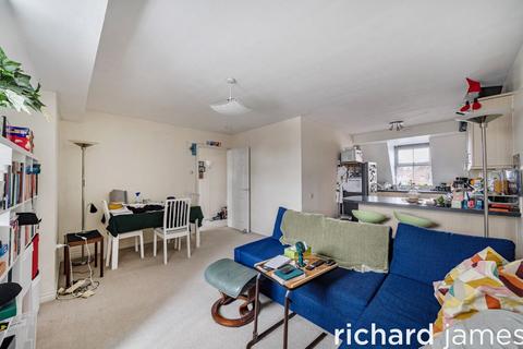 2 bedroom apartment for sale, Kimmeridge Court, Old Town SN1