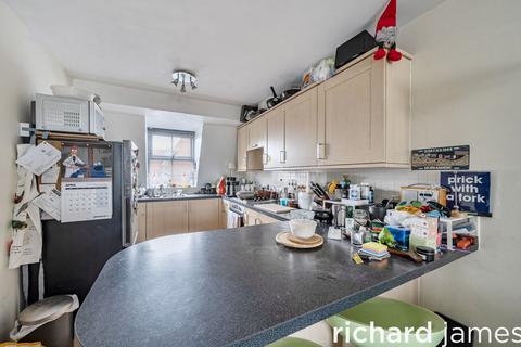 2 bedroom apartment for sale, Kimmeridge Court, Old Town SN1