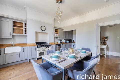 5 bedroom semi-detached house for sale, Bath Road, Old Town SN1