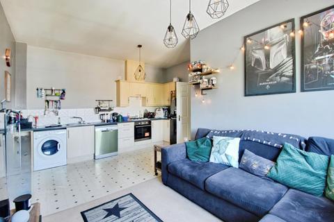2 bedroom flat for sale, Maybold Crescent, Swindon, SN25