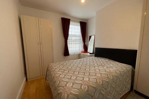 5 bedroom terraced house to rent, Merton Road, London, SW18