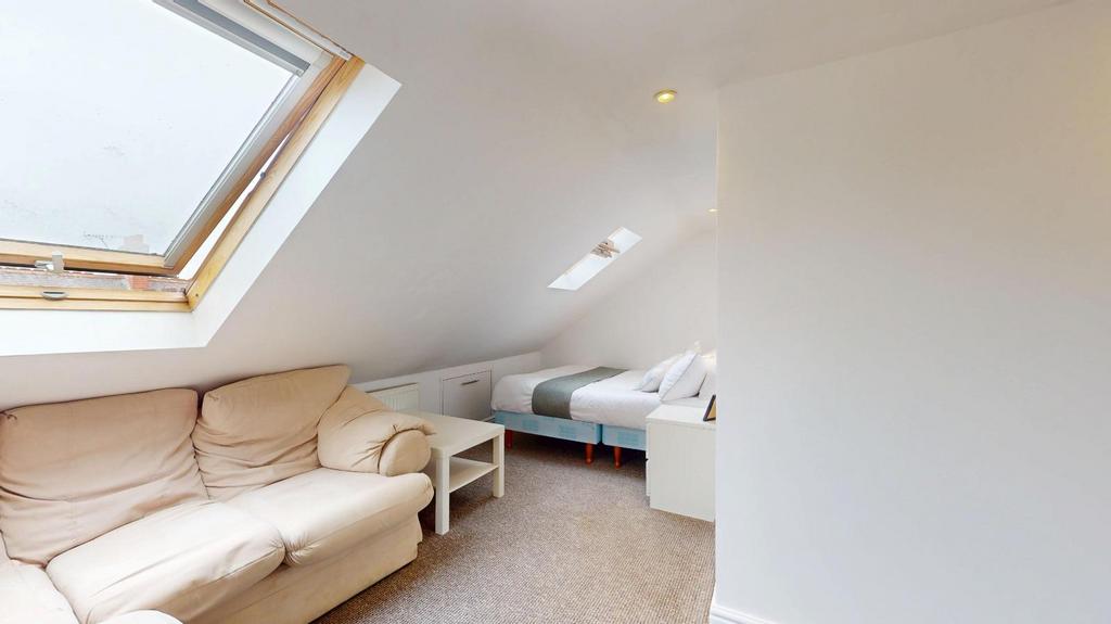House in Leicester, Clarendon Park - View 2
