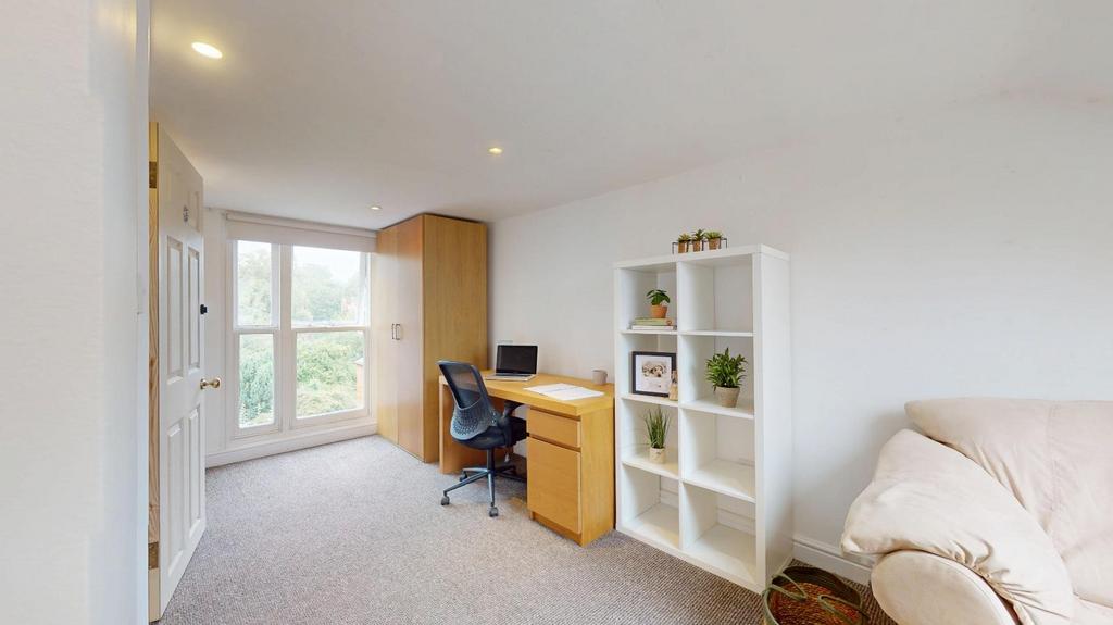 House in Leicester, Clarendon Park - View 3