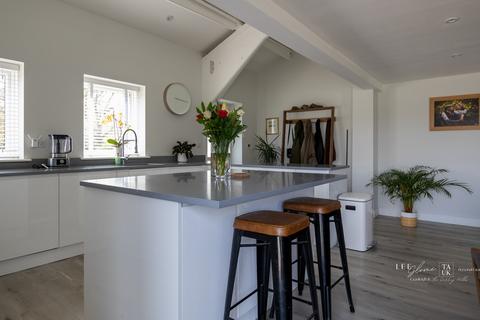4 bedroom barn conversion for sale, Loxwood Road, Alfold, GU6