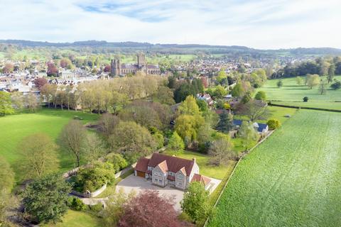 5 bedroom detached house for sale, Meadow Way, Silver Street
