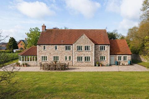 5 bedroom detached house for sale, Meadow Way, Silver Street