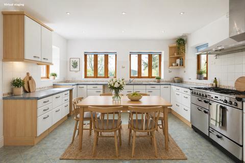 5 bedroom detached house for sale, Meadow Way, Silver Street