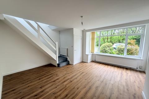 3 bedroom semi-detached house to rent, Killay, Woodcote