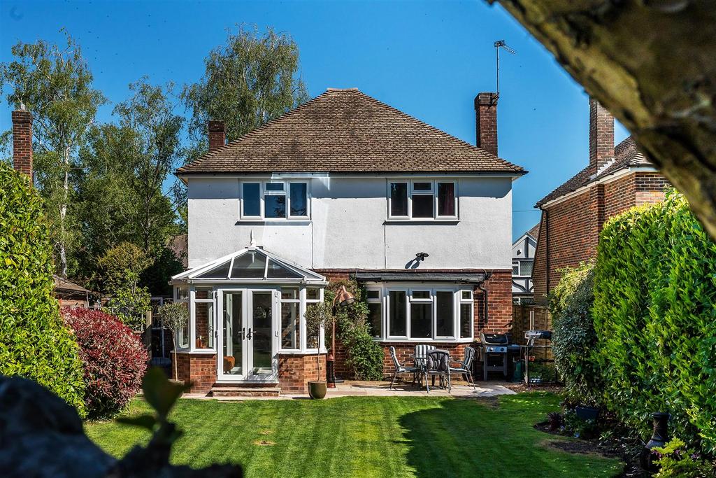 Detached house exterior, garden