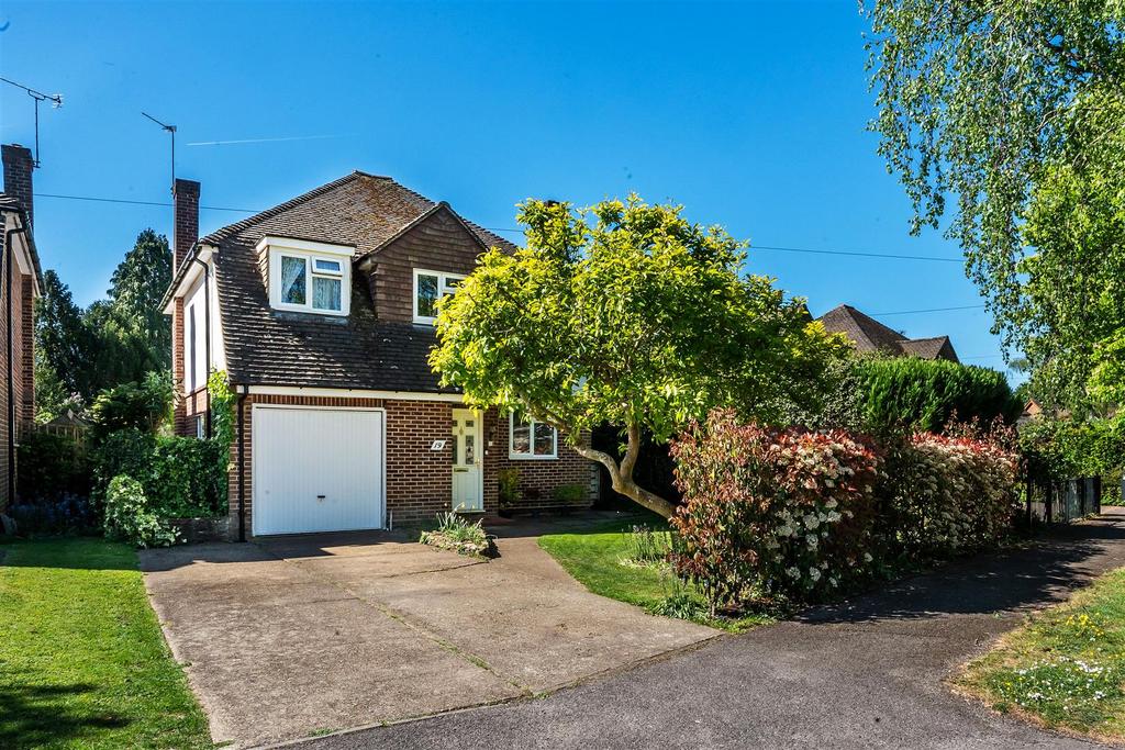 Detached house exterior, driveway, garage