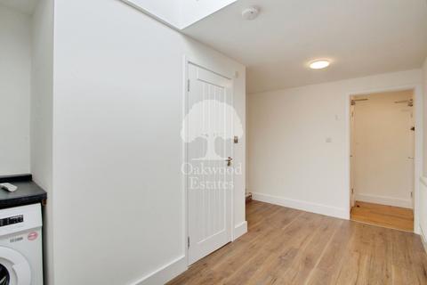 Studio to rent, Albany Road, Old Windsor SL4