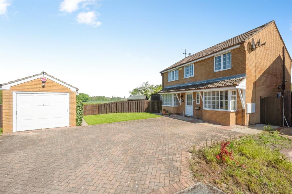 4 bedroom detached house for sale