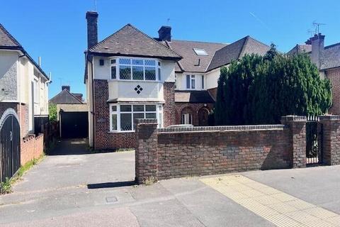 4 bedroom house to rent, High Road, London
