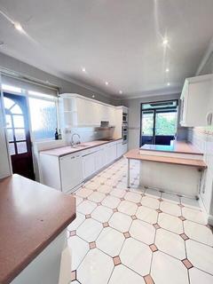 4 bedroom house to rent, High Road, London
