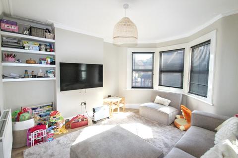 2 bedroom flat for sale, Chingford Lane, Woodford Green, IG8