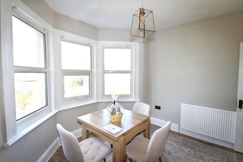 2 bedroom flat for sale, Chingford Lane, Woodford Green, IG8