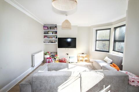2 bedroom flat for sale, Chingford Lane, Woodford Green, IG8