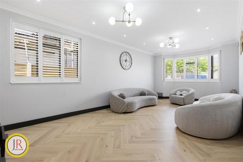 4 bedroom detached house for sale, Tolmers Gardens, Cuffley