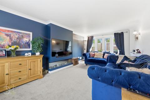 4 bedroom detached house for sale, Tamar Place, Evesham WR11