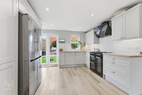4 bedroom detached house for sale, Tamar Place, Evesham WR11