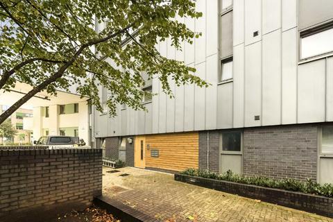 Wharncliffe Mews, London SW4
