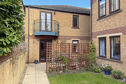 2 bedroom flat for sale, Welland Mews, Stamford