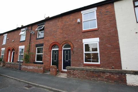 2 bedroom terraced house to rent, Roebuck Lane, Sale