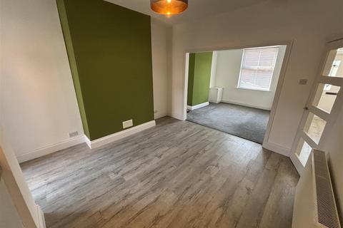 2 bedroom terraced house to rent, Roebuck Lane, Sale