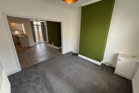 2 bedroom terraced house to rent, Roebuck Lane, Sale