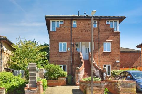 Maisonette - Cartwright Place, Oldbrook, Milton Keynes