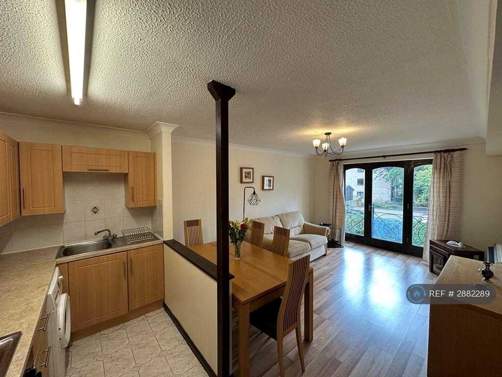 Apartment in Cambridge, Newnham - View 2