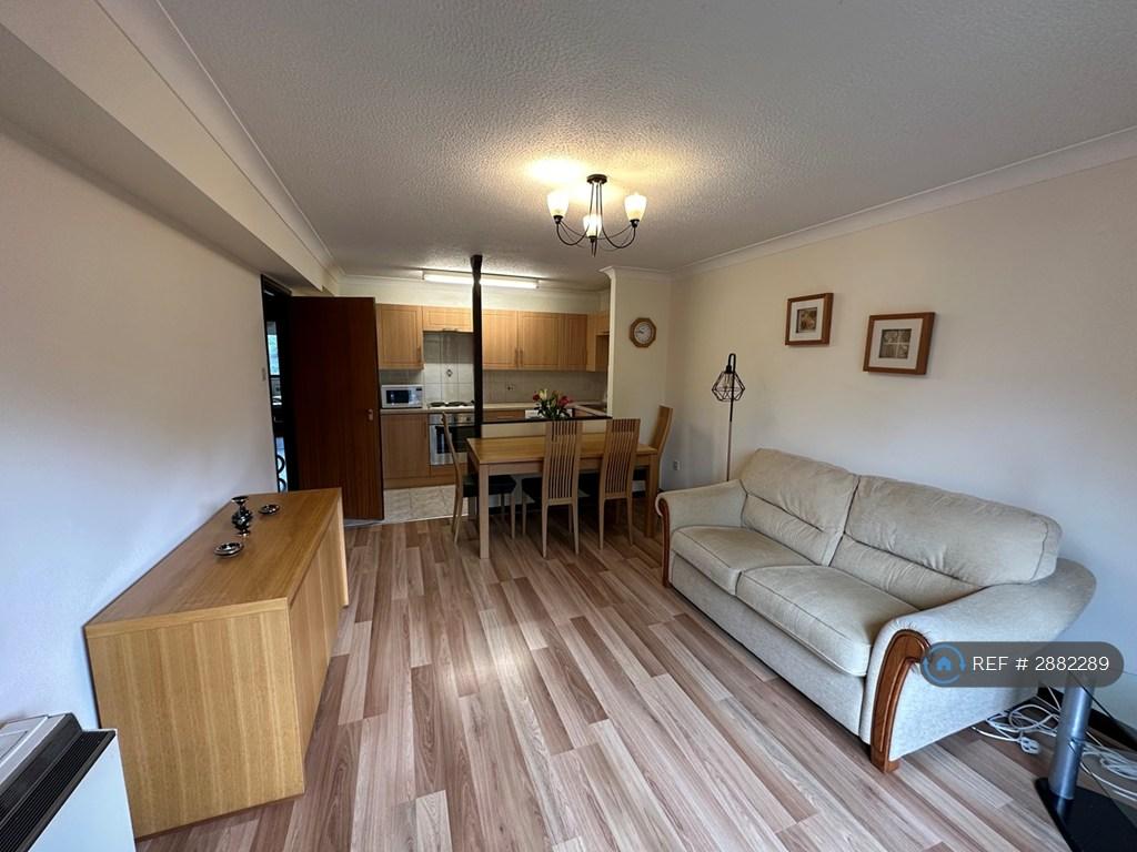 Apartment in Cambridge, Newnham - View 3